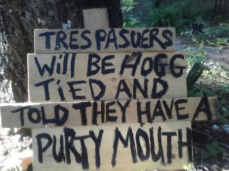 Funny Sign Jokes on Love The South  This Is A Really Funny Redneck Trespassers Sign